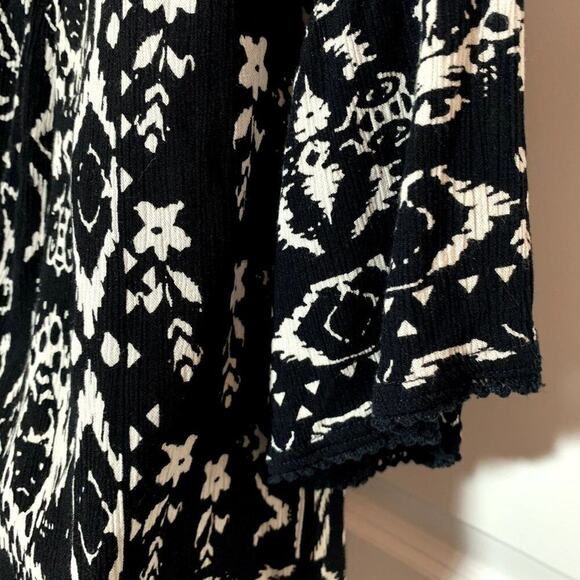 Bila Cold Shoulder Black White BOHO Chic 3/4‎ Sleeve Top Size Small - Picture 5 of 7